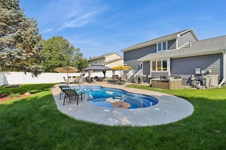 1530 Ashwood Dr, Altoona, IA 50009