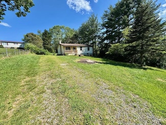 805 Topaz Dr, Max Meadows, VA 24360
