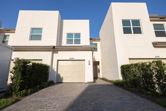 4985 Navali Dr, Lake Worth, FL 33467