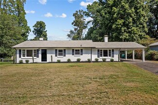 6223 Bingham Ave, Clemmons, NC 27012