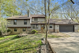5287 Pleasant Hill Rd, Hartford, WI 53027