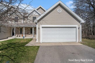 966 Stonewood Dr, Norton Shores, MI 49456
