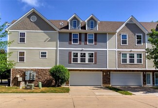 5569 Kenton Ln, Johnston, IA 50131