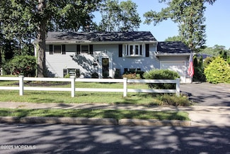 43 Darien Rd, Howell, NJ 07731