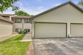 2744 32nd St S, Moorhead, MN 56560