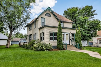 310 & 312 4th Ave SW, Hutchinson, MN 55350