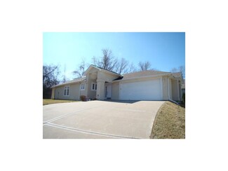 7807 N Cherry St, Kansas City, MO 64118