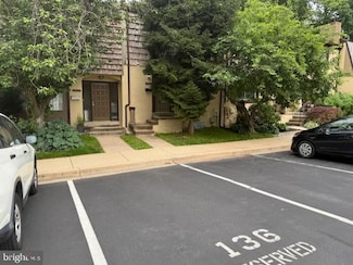10627 Muirfield Dr, Potomac, MD 20854