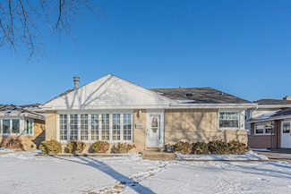 8901 N Elmore St, Niles, IL 60714