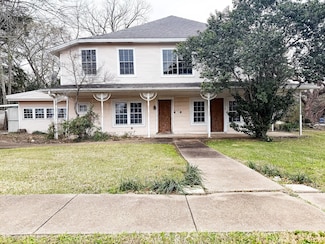 1704 Avenue O, Huntsville, TX 77340