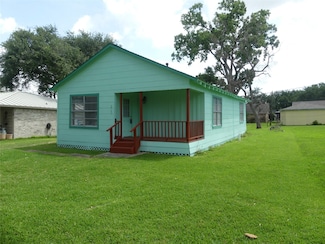 215 S Brownell St, La Porte, TX 77571