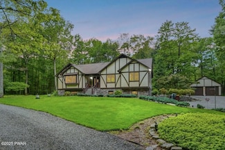 122 Swale Brook Ln, Milford, PA 18337