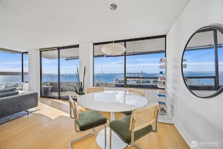 521 5th Ave W Unit 402, Seattle, WA 98119