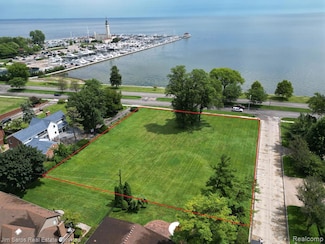 745- 749 Lake Shore Rd, Grosse Pointe Shores, MI 48236