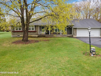 27 Beechwood Dr, Burnt Hills, NY 12027