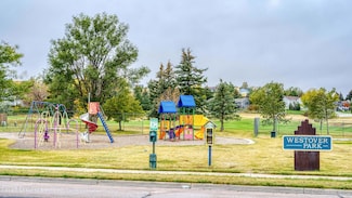 521 Overdale Dr, Gillette, WY 82718