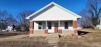 127 North St W, Eldon, MO 65026