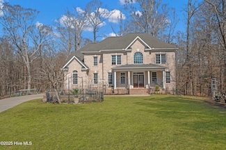 137 Castle Ct, Washington, NC 27889