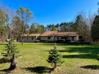 3421 Pine Dr, Caro, MI 48723