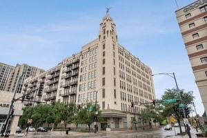 758 N Larrabee St Unit 820, Chicago, IL 60654