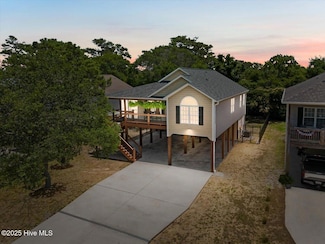 106 NE 29th St, Oak Island, NC 28465