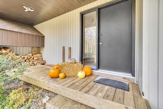 1 Northcrest Dr, North Granby, CT 06060