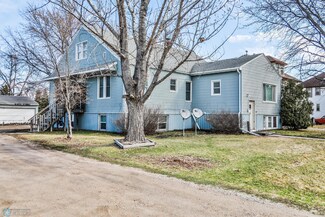 2121 9th Ave S, Fargo, ND 58103