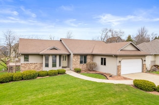 636 S 1st St, Mount Horeb, WI 53572