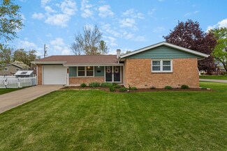 602 Cedar Ln, Monticello, IL 61856