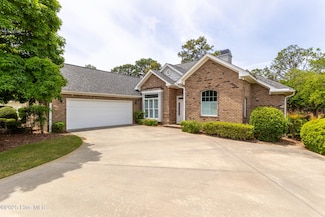 100 Paddock Ln, Southern Pines, NC 28387