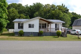 307 Logan St, Rupert, WV 25984