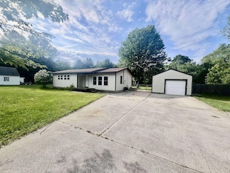 284 E Sternberg Rd, Norton Shores, MI 49441