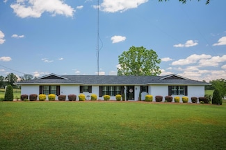 1713 Lennox Rd, Baxley, GA 31513