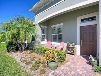 689 Chipper Dr, Sun City Center, FL 33573