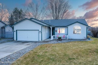 9120 N Blossom Dr, Hayden, ID 83835