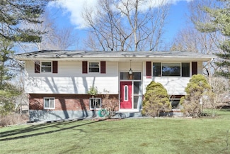 2 Regina Rd, Airmont, NY 10952