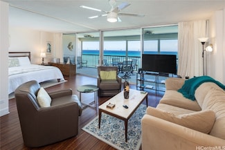 2877 Kalakaua Ave Unit 805, Honolulu, HI 96815