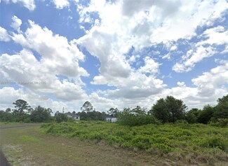 9008 N Largo Ct, Port Labelle, FL 33935