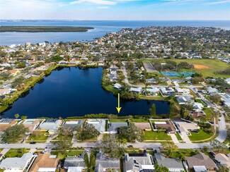 5621 16th Ln NE, Saint Petersburg, FL 33703