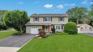 120 Mills Pond Rd, Saint James, NY 11780