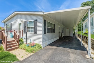 707 Hillcrest Ln, Crystal Lake, IL 60014