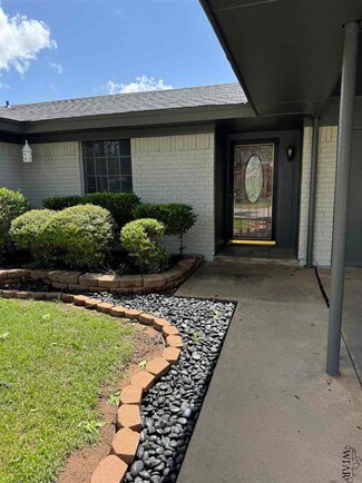 1027 Foley Ave, Iowa Park, TX 76367