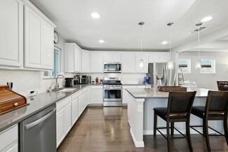 808 Freedom Ln, Aubrey, TX 76227