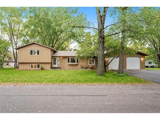 998 Macbeth Ln, Avon, MN 56310