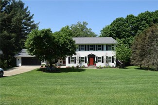 67060 Manitee Dr, Saint Clairsville, OH 43950