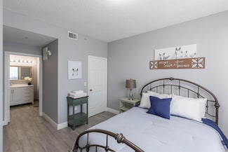 2040 Greenview Shores Blvd Unit 211, Wellington, FL 33414