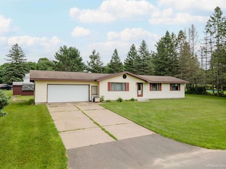 198 W 4th St, Caspian, MI 49915