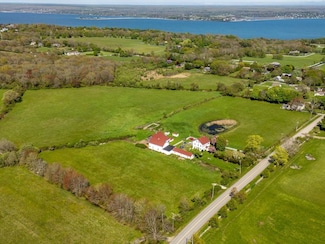 362 Bramans Ln, Portsmouth, RI 02871