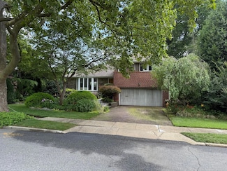 19 Clearland Rd, Syosset, NY 11791