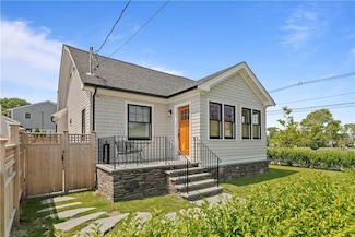 109 Carroll Ave, Newport, RI 02840